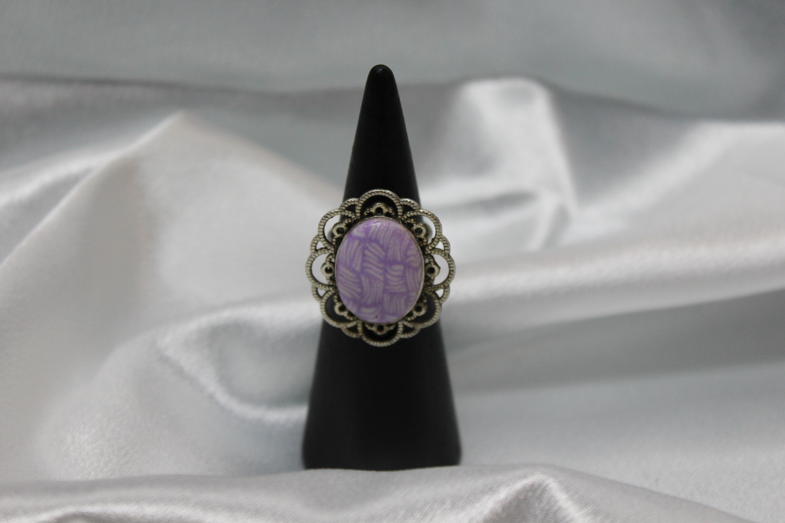 Bague-Support-Fleur-Acier-Polymere-Blanche-Violette