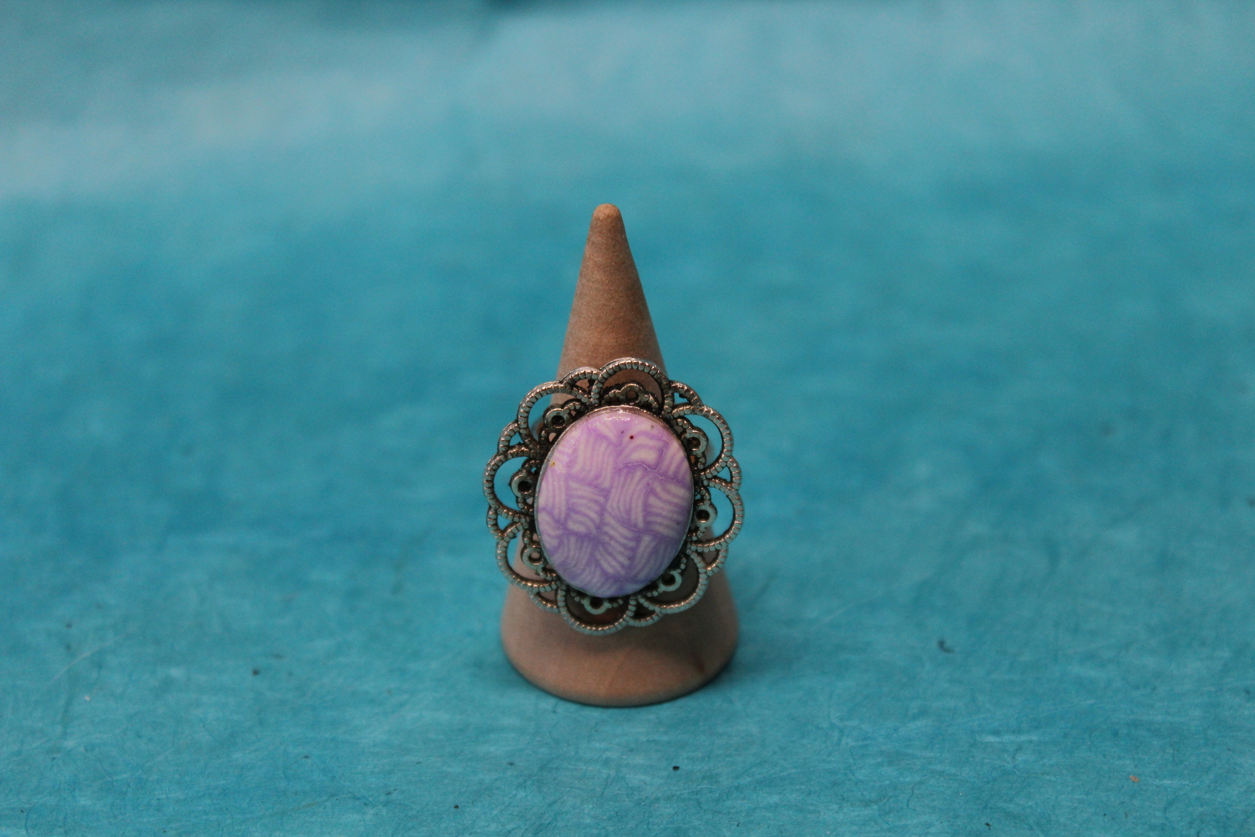 Bague-Support-Fleur-Acier-Polymere-Blanche-Violette (4)