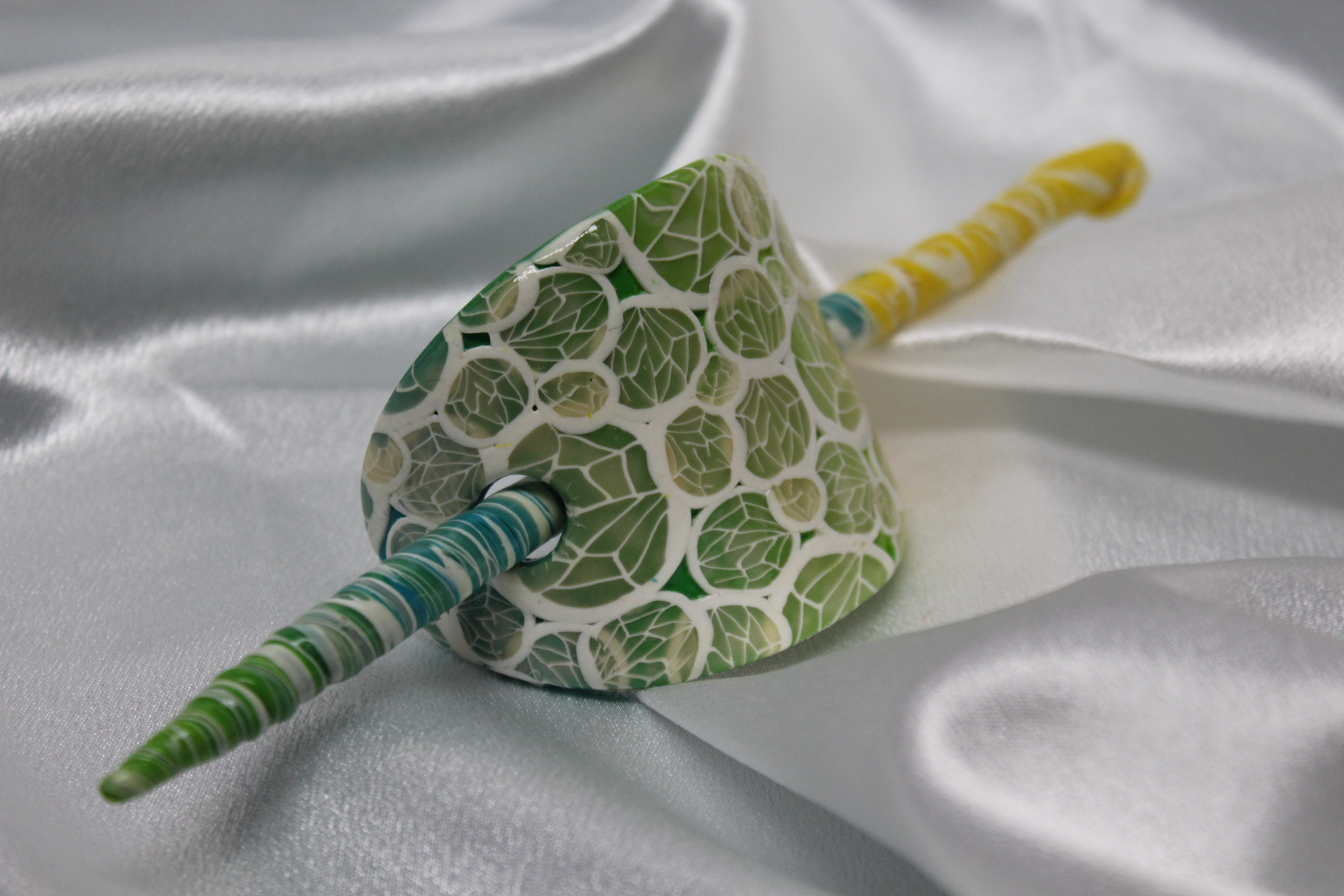 Barette-Chignon-Polymere-Degrade-Jaune-Vert-Toile-Araigne (2)