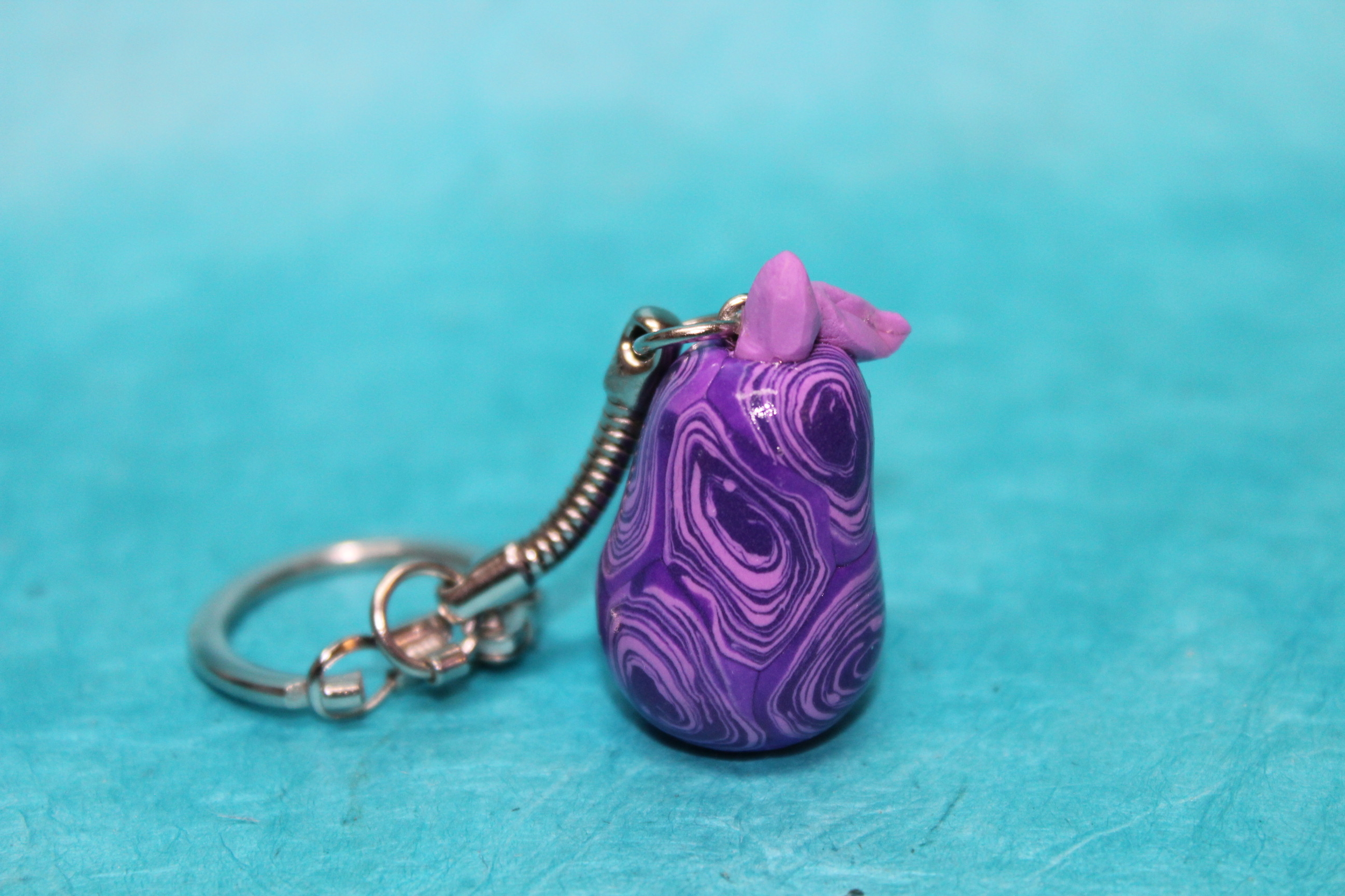 Porte-Cle-Poire-Polymere-Rose-Violet (4)