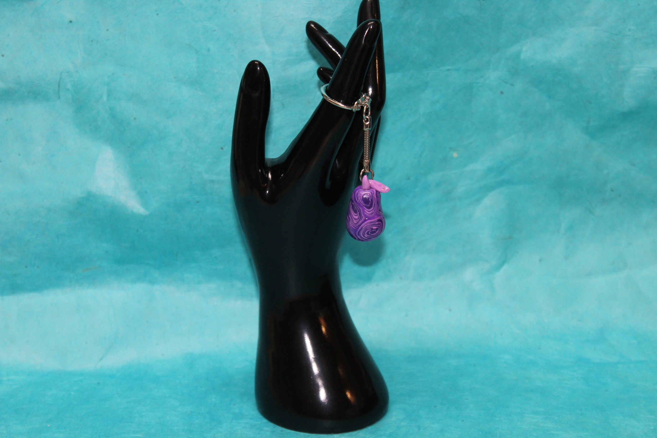 Porte-Cle-Poire-Polymere-Rose-Violet