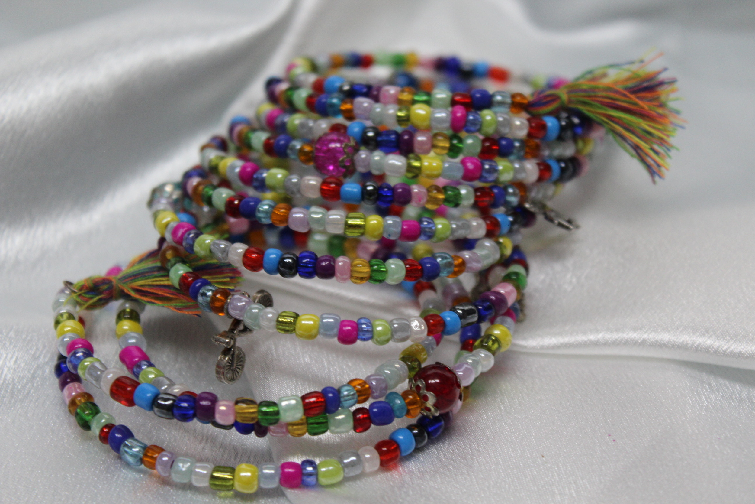 Bracelet-Multi-Rangs-Divers-Perles-Multicolores-Petits-Pompons (10)