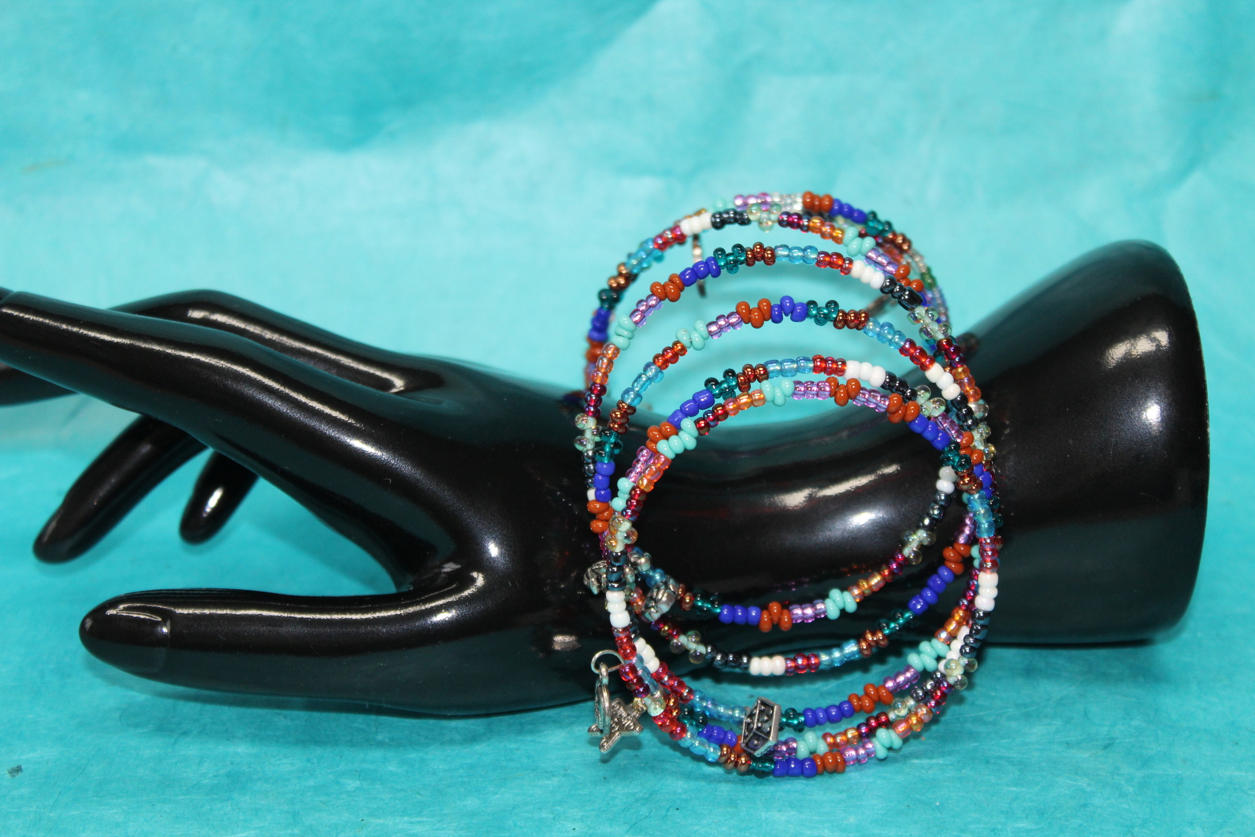 Bracelet-Multi-Rangs-Divers-Perles-Breloques-Cool (4)