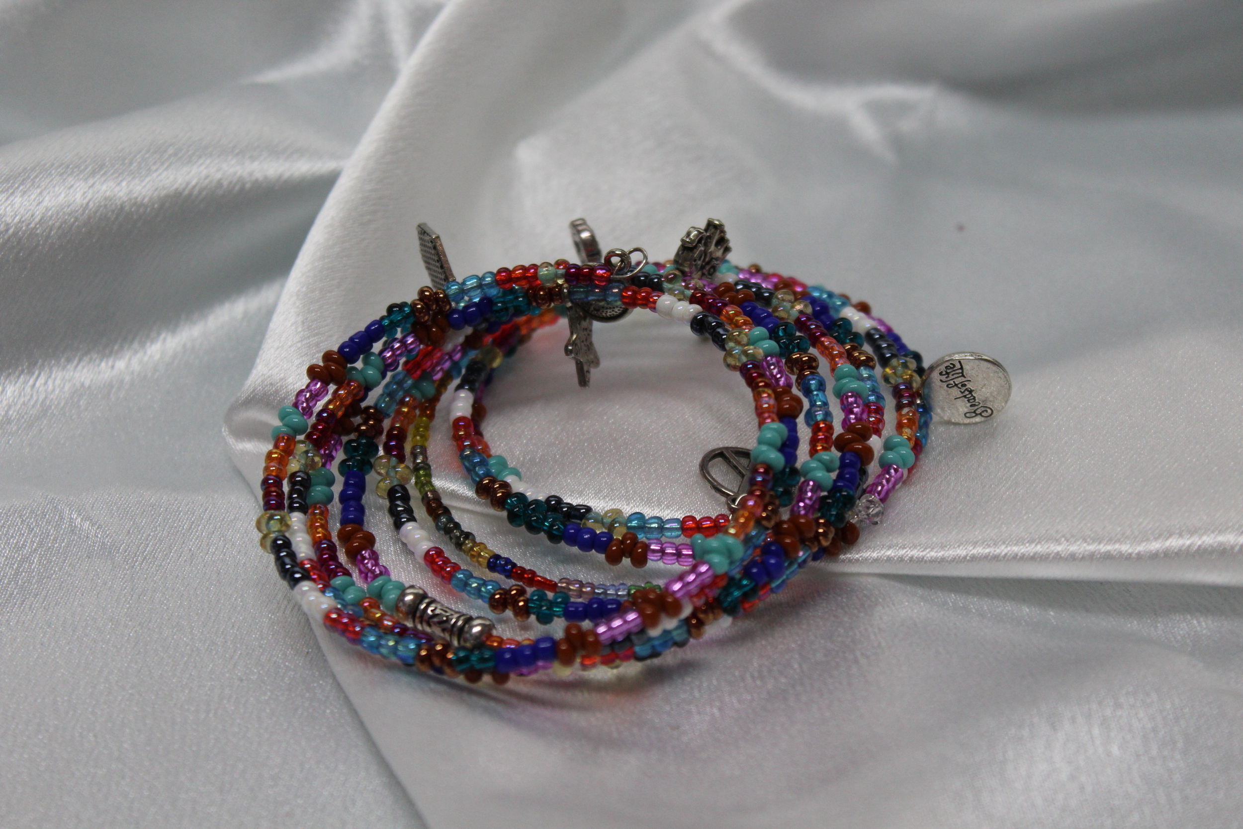Bracelet-Multi-Rangs-Divers-Perles-Breloques-Cool (8)