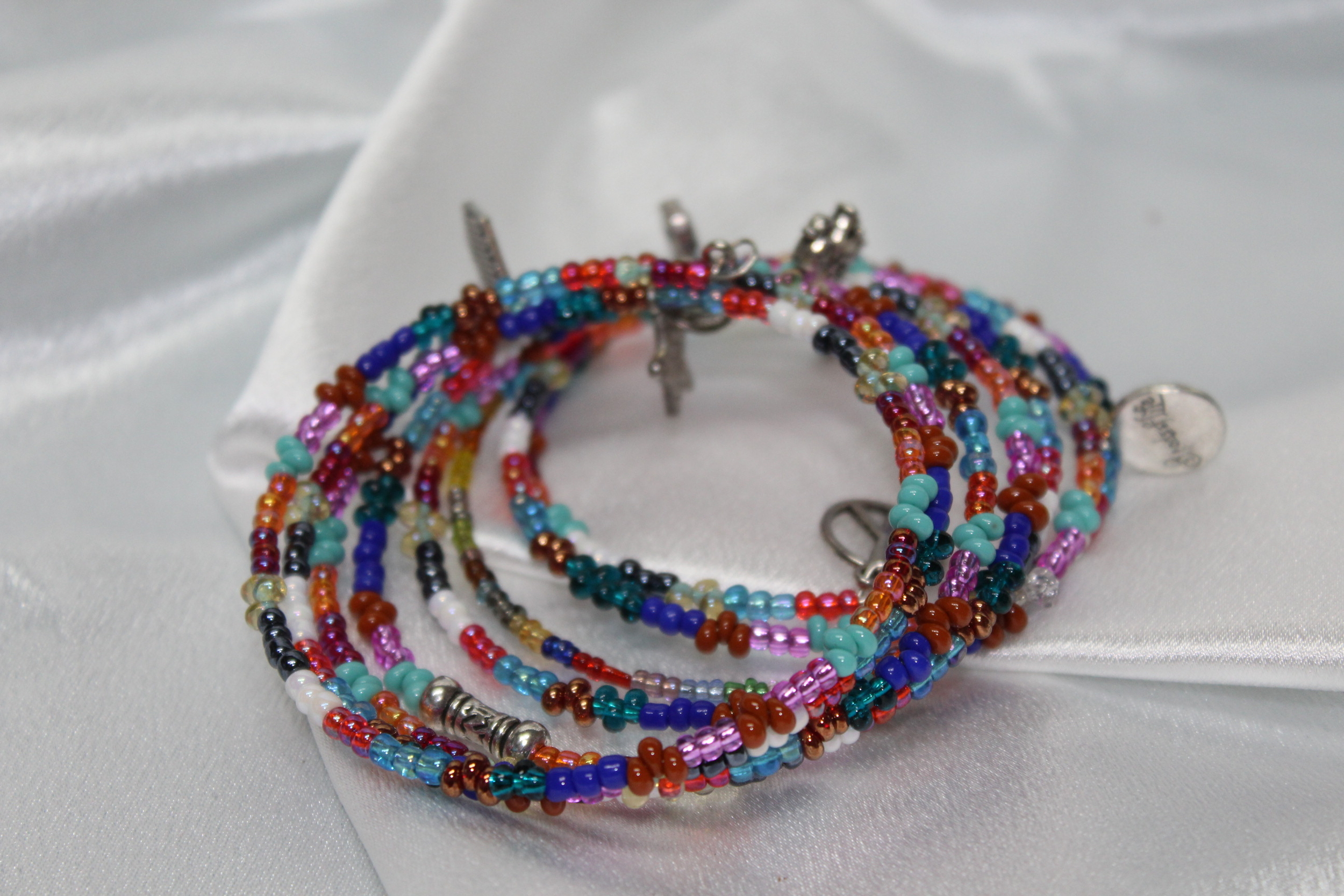 Bracelet-Multi-Rangs-Divers-Perles-Breloques-Cool (9)
