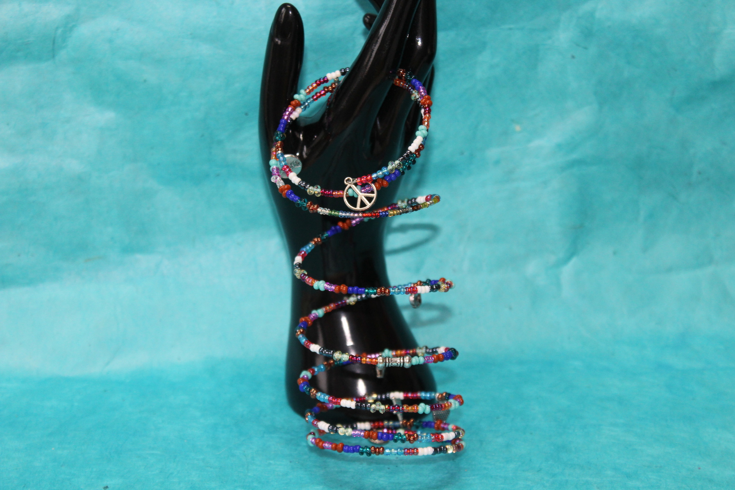 Bracelet-Multi-Rangs-Divers-Perles-Breloques-Cool