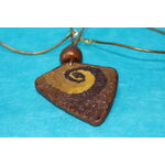 Collier-Cordon-Imitation-Cuir-Dore-Blason-Polymere-Degrade-Marron (4)
