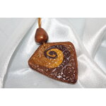 Collier-Cordon-Imitation-Cuir-Dore-Blason-Polymere-Degrade-Marron