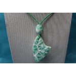 Collier-Cordon-Satin-Verty-Polymere-Blason-Vert-Blanc (2)