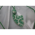 Collier-Cordon-Satin-Verty-Polymere-Blason-Vert-Blanc (6)