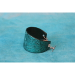 Bracelet Manchette Forme Pâte Polymère Recouvert de Paillette Verte et Impression (2)