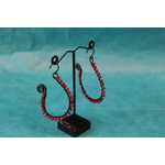 Boucle dOreille Fil Aluminium Noir et Perles de Corail Rouge (4)