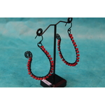 Boucle dOreille Fil Aluminium Noir et Perles de Corail Rouge (7)