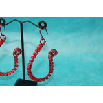 Boucle dOreille Fil Aluminium Rouge et Perles de Corail Rouge (5)