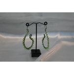 Boucle dOreille Fil Aluminium Vert et Perles de Fluorine Verte