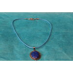 Collier Coton Ciré Bleu, Support Style Baroque, Polymère Tons Bleus et Rose