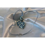 Collier Satin Bleu et Pendentif Forme Blason et Perles en Pâte Polymère (5)