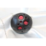 Collier Chaine Argenté, Pendentif Dôme Noir Ajouré et Fond Rouge (2)