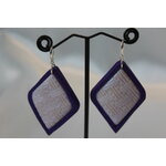 Boucle dOreille Losange Pâte Polymèere Violette et Blanc Nacré (2)