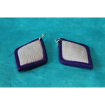 Boucle dOreille Losange Pâte Polymèere Violette et Blanc Nacré (3)
