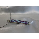Collier-Acier-Argente-Support-Rectangulaire-Polymere-Bleu-Violet