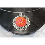 Collier-Acier-Argente-Support-Fleuri-Polymere-Fleur-Orange-Rouge
