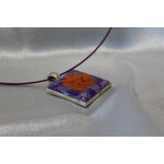 Collier-Acier-Argente-Cabochon-Carre-Polymere-Marbre-Violet-Fleur-Orange-1
