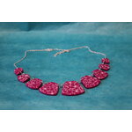 Collier-Chaine-Argente-Polymere-Magenta-Fleurs-blanche