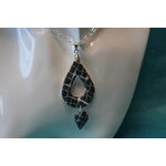 Collier-Chaine-Argente-Polymere-Pied-Poule-Noir-Blanc-1