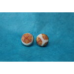 Boucle-Oreille-Acier-Argente-Clou-Oreille-Polymere-Orange-Blanc-2