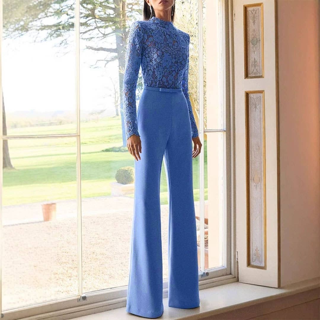 Combinaison en résille transparente avec bordure en dentelle et pompons