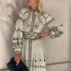 Robe longue imprimée noir blanc fleurie