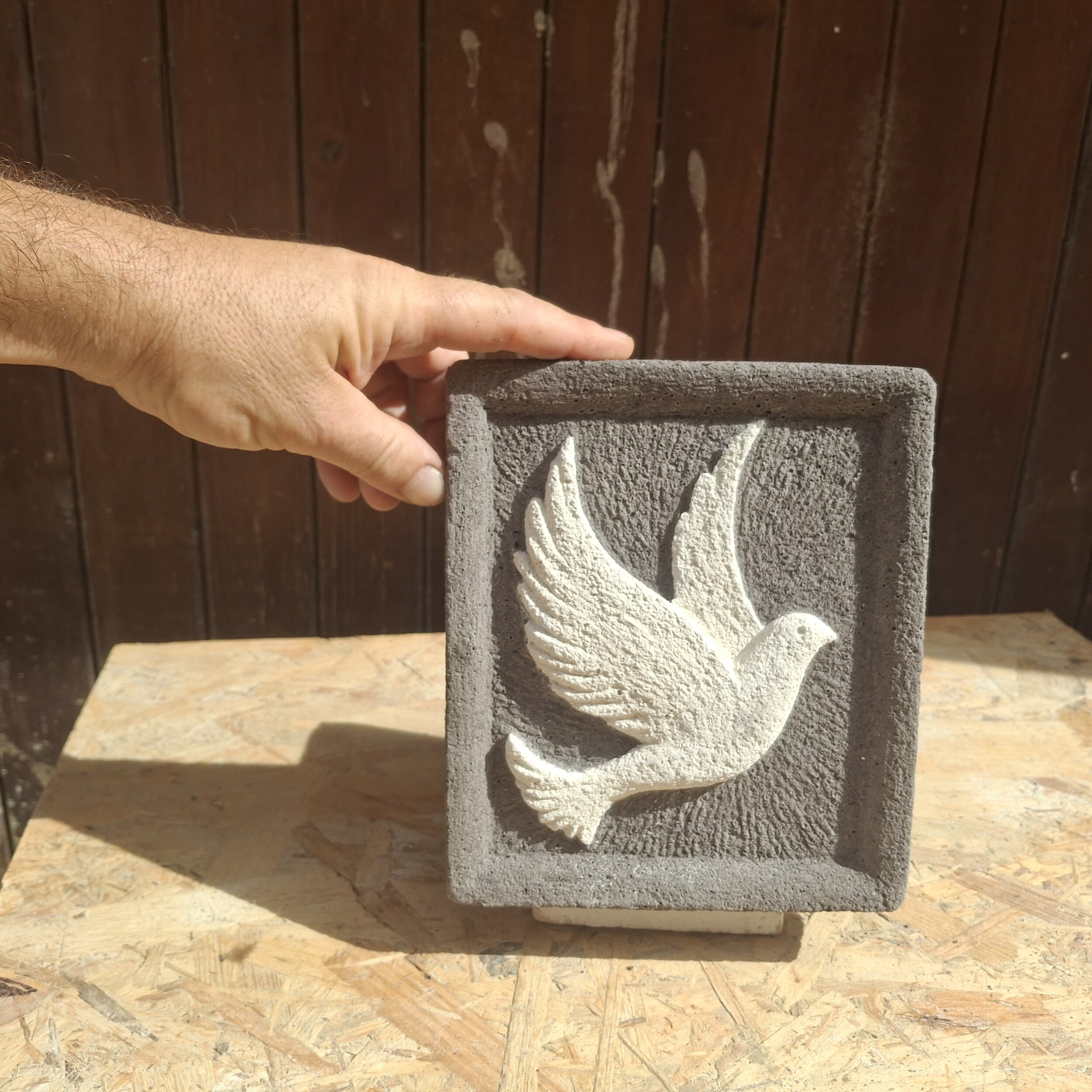 Colombe en pierre 2 couleurs fond gris (2)
