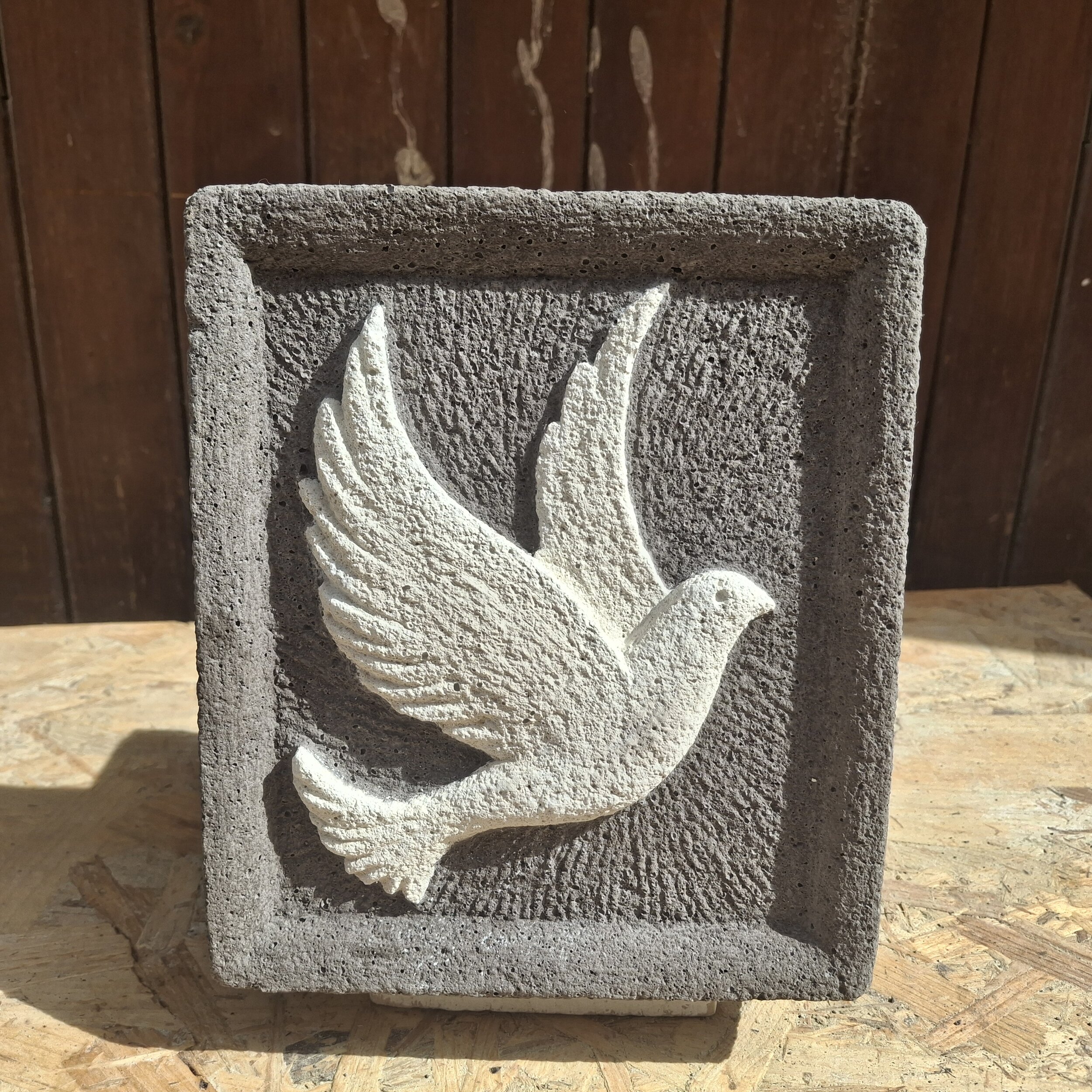 Colombe en pierre 2 couleurs fond gris (4)