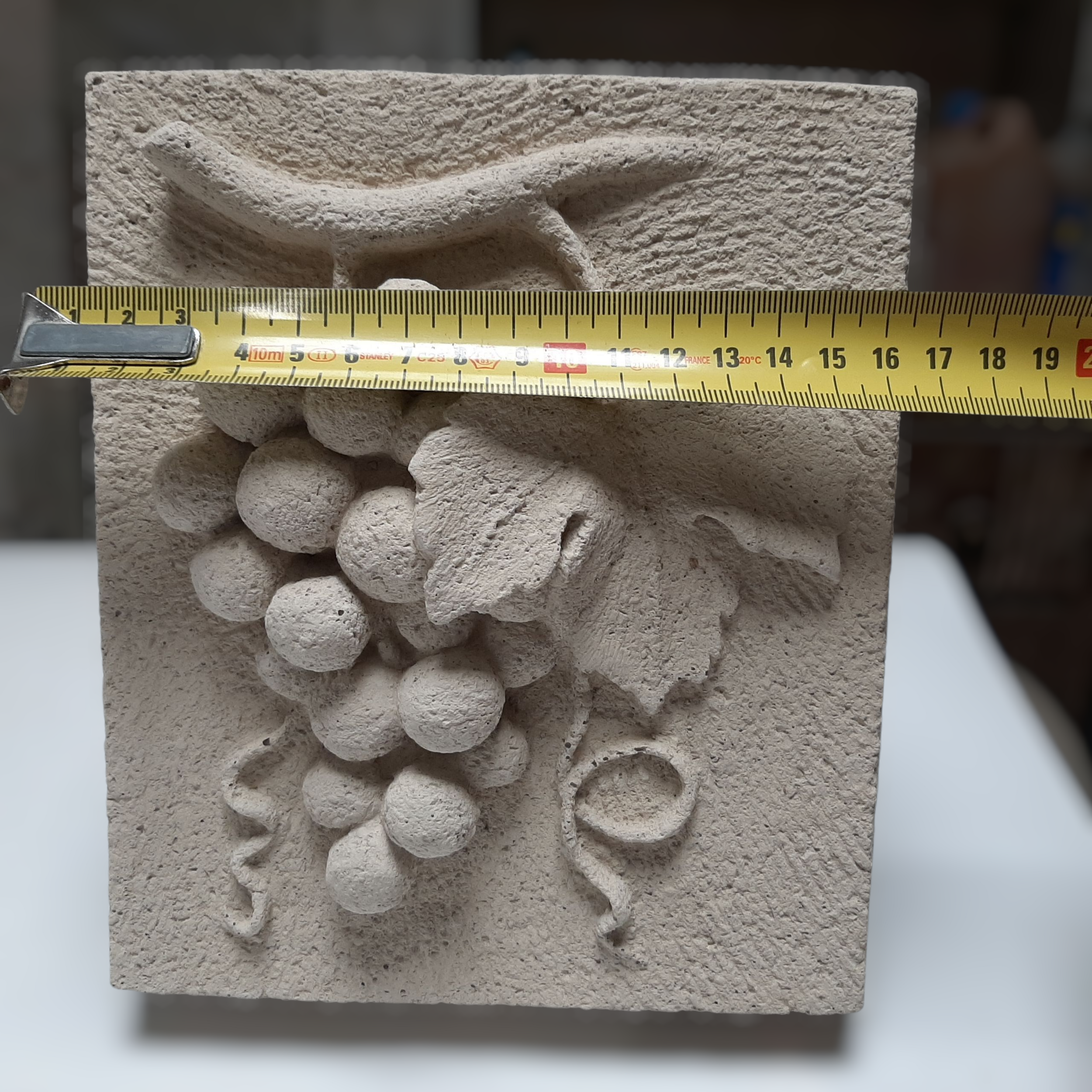 PETITE SCULPTURE vigne raisin en pierre reconstituée (1)