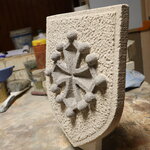 Blason croix occitane 2 couleurs fond ton pierre (3)