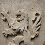 blason lion en pierre avec détail