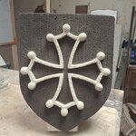 Blason languedoc pierre reconstituée 2 couleurs fond gris (2)