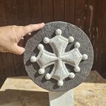 croix occitane ronde 2- cm en pierre ond gris (2)