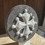 croix occitane ronde 2- cm en pierre ond gris (3)