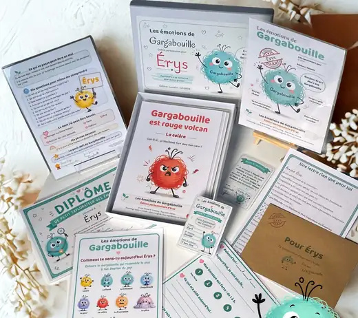 Le coffret Gargabouille personnalisé au prénom de l'enfant, avec diplôme, lettre et carte officielle
