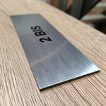 plaque_alu_texte_noir_2