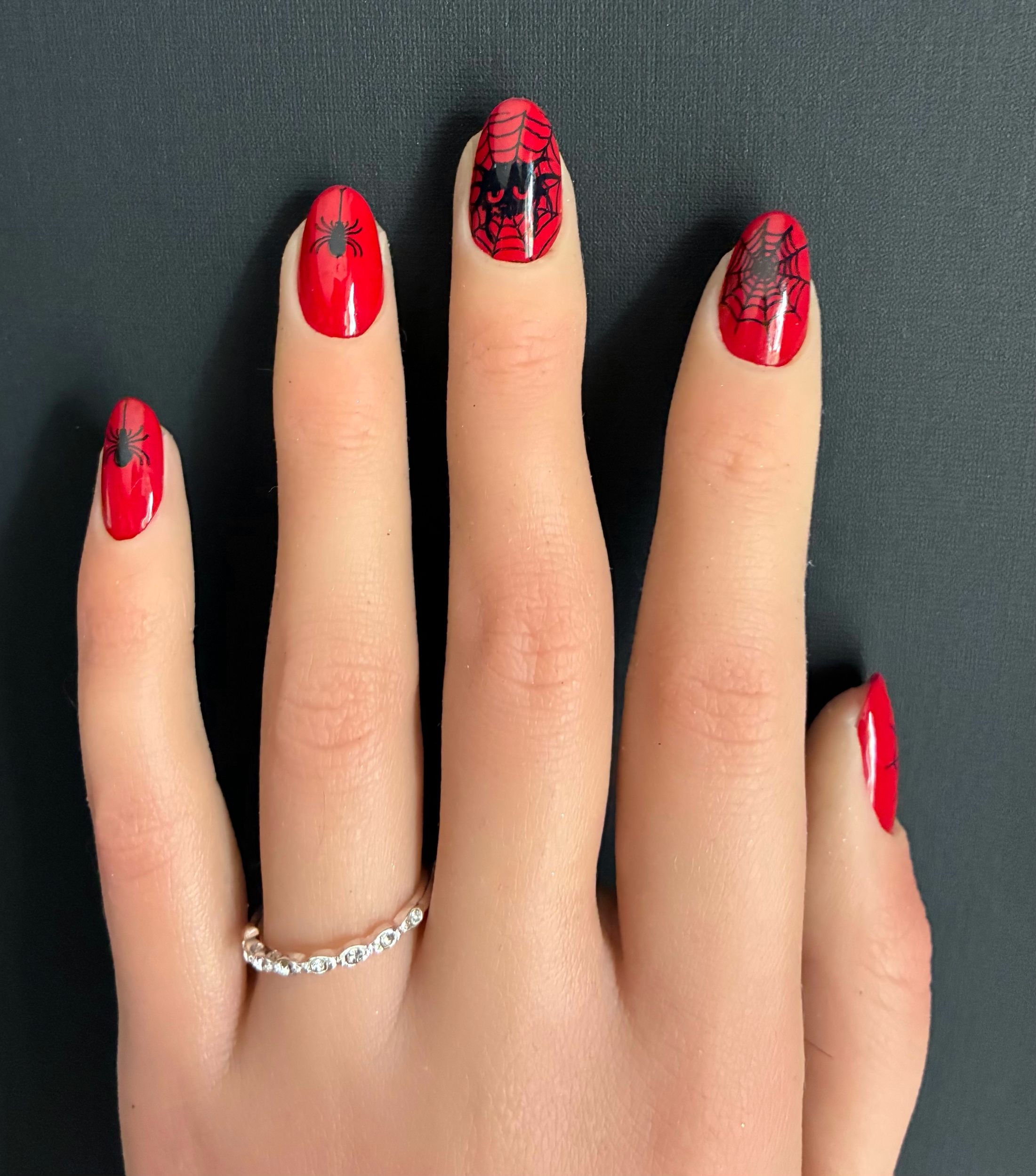 Press-on-nails-Red-Widow-fait-main-elivasion.jpg