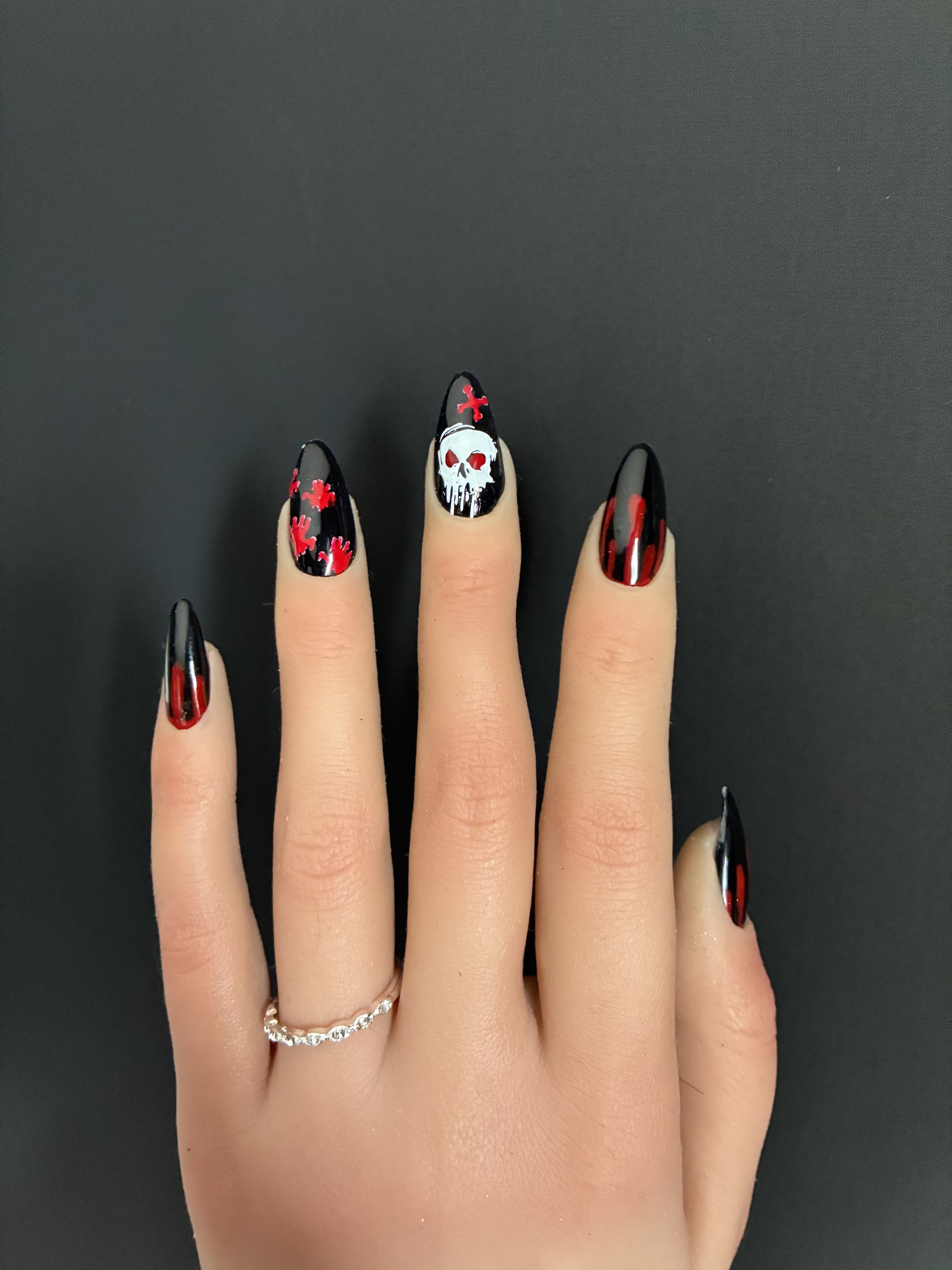 Press-on-nails-Skull-kiss-fait-main-elivasion.jpg