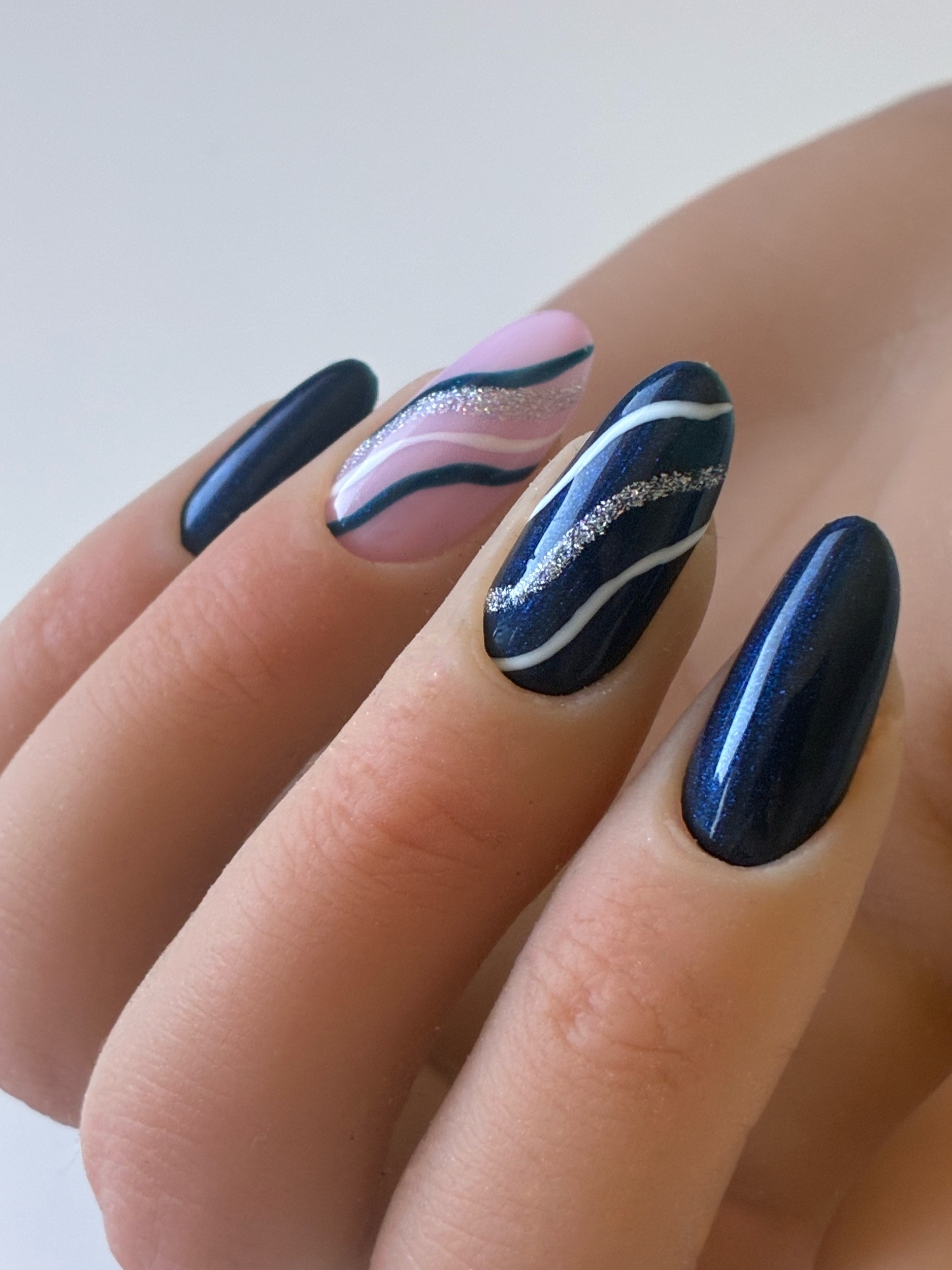 PRESSONNAILSBLEUNUIT