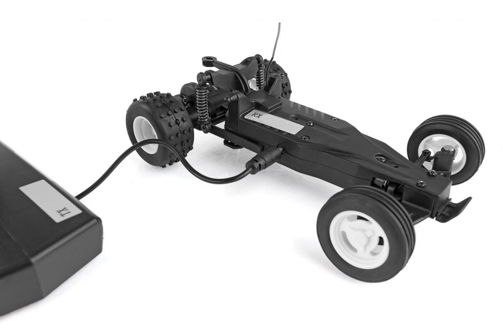 rc28-chassis-charge-plugged-lg