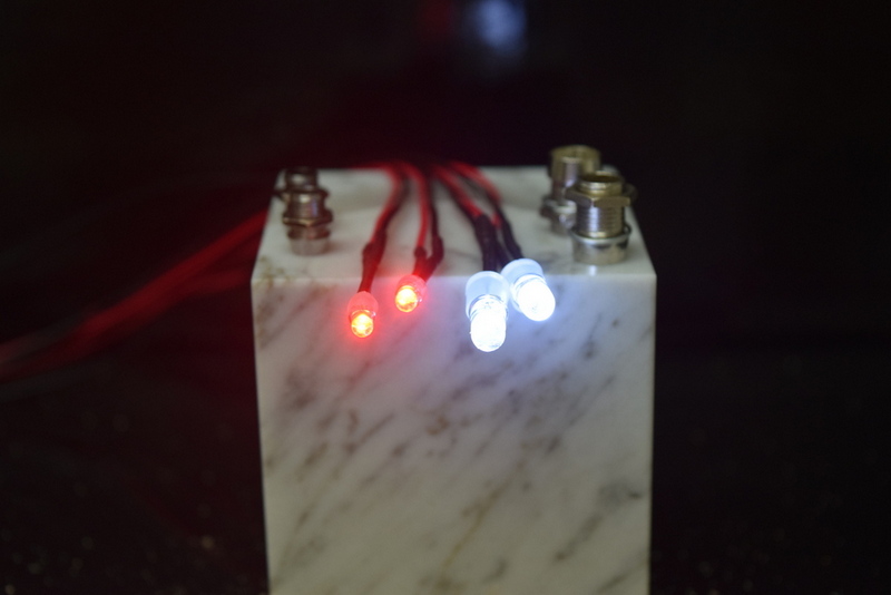 LED-mis-en-blanc-rouge-avec-support-en-aluminium-2320041_b_3