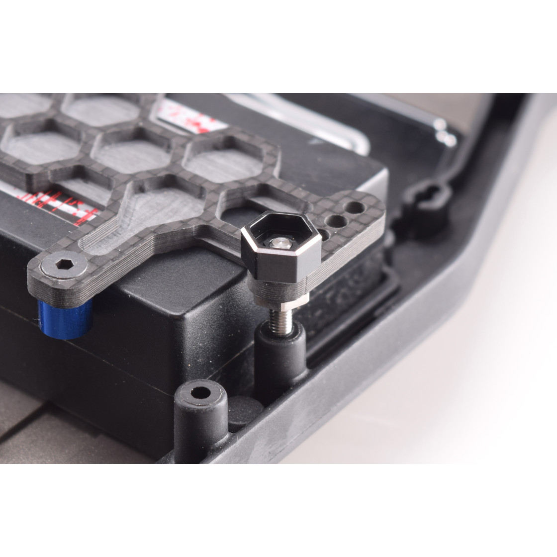 revolution-design-b6-battery-thumb-nuts-black-2pcs~2