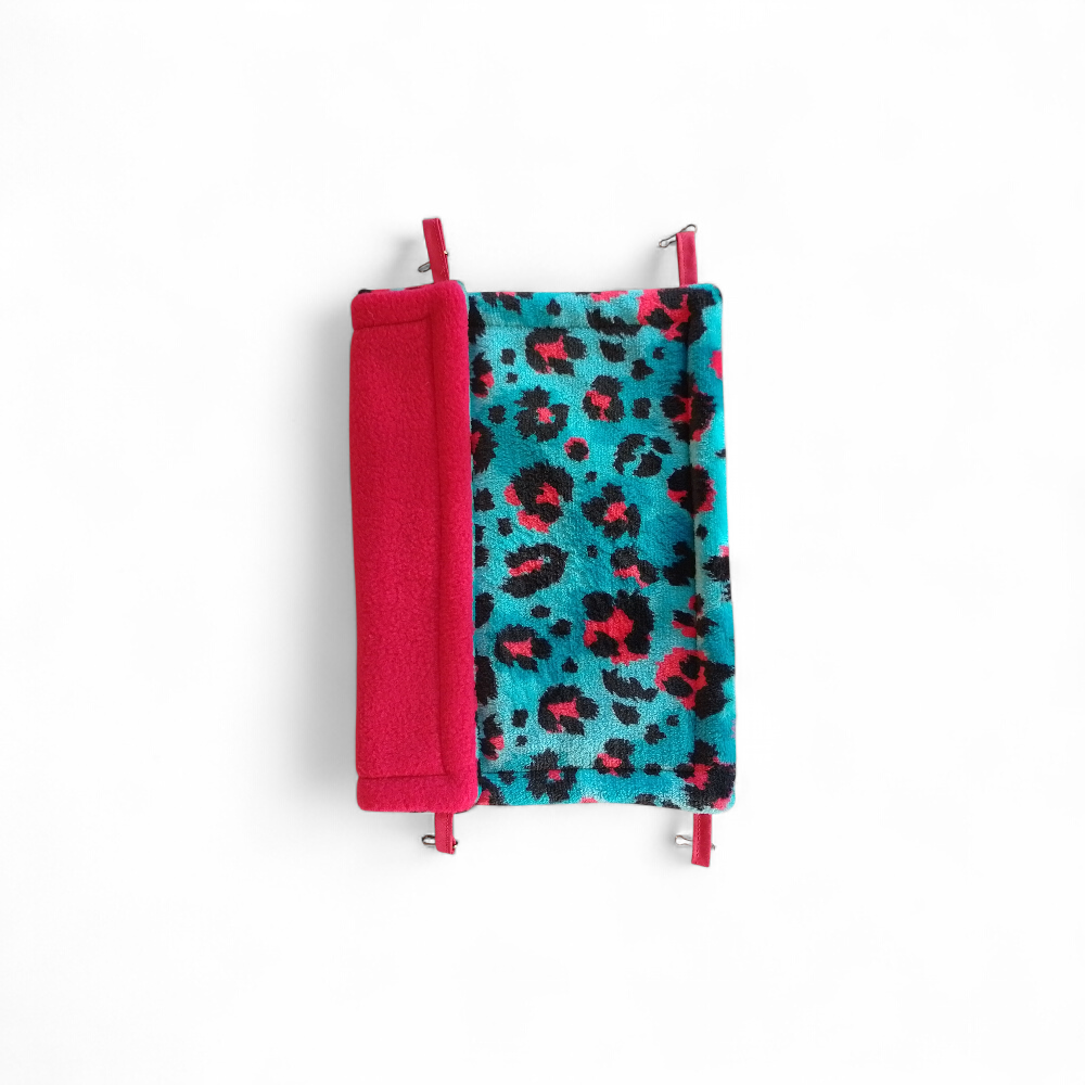 hamac-simple-rouge-bleu-tache-guepard