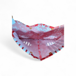 sac-a-foin-personnalisable-pour-lapin-en-tissu-coton-rouge-a-flocons-accroche-a-une-grille-avec-attaches-dorees-nac2toit-2